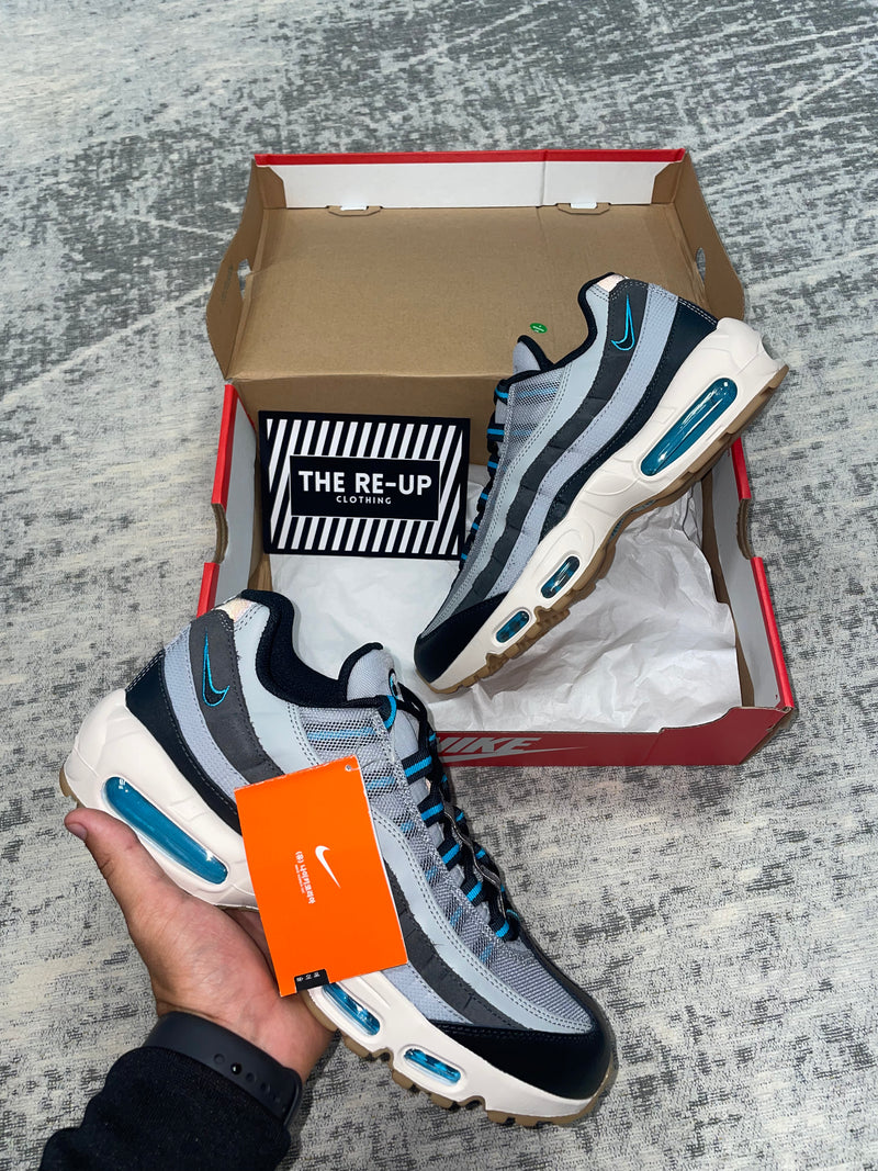 Nike air max 95 clothing hotsell
